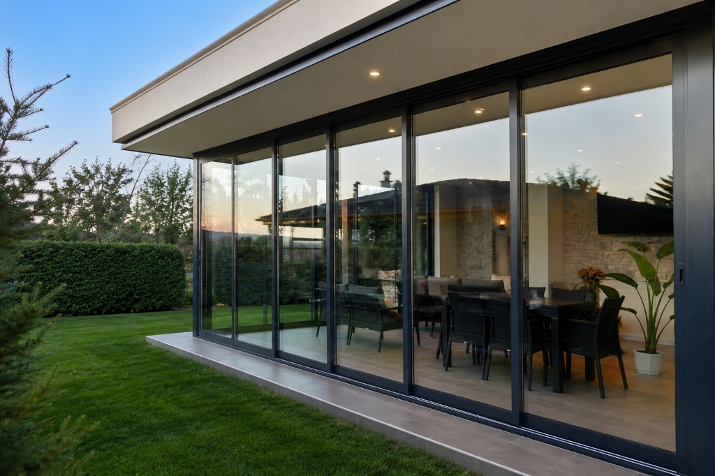 Villa Bahçe Isı Yalıtımlı Sürme Cam Sistemi